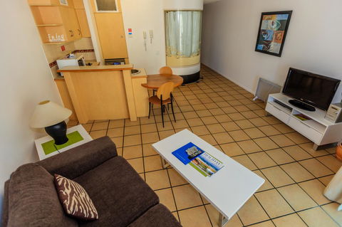 Grand Palais Boolarong Beachside Apartments - Holiday Cairns 11