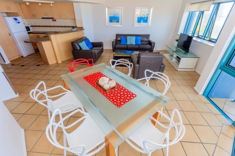 Grand Palais Boolarong Beachside Apartments - Holiday Cairns 22
