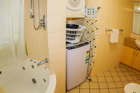 Grand Palais Boolarong Beachside Apartments - Holiday Cairns 37