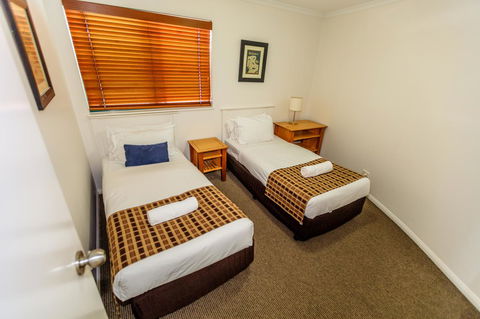 Grand Palais Boolarong Beachside Apartments - Holiday Cairns 28