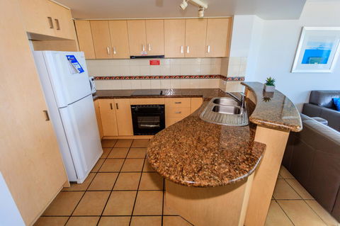 Grand Palais Boolarong Beachside Apartments - Holiday Cairns 25