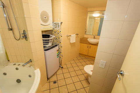 Grand Palais Boolarong Beachside Apartments - Holiday Cairns 12