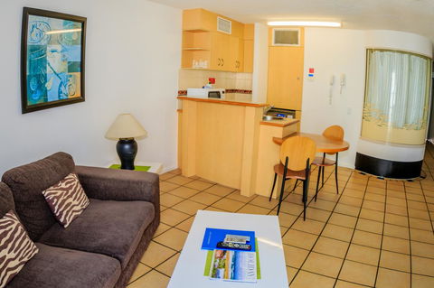 Grand Palais Boolarong Beachside Apartments - Holiday Cairns 38