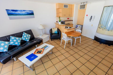 Grand Palais Boolarong Beachside Apartments - Holiday Cairns 14