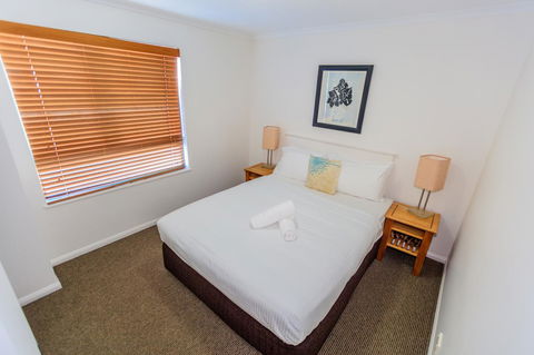 Grand Palais Boolarong Beachside Apartments - Holiday Cairns 27