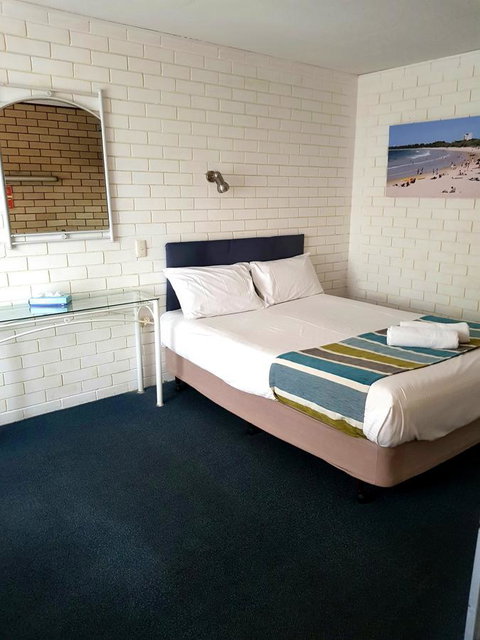 Twin Pines Motel - Holiday Cairns 6