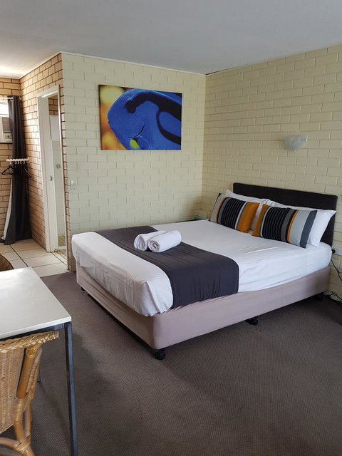 Twin Pines Motel - Holiday Cairns 21