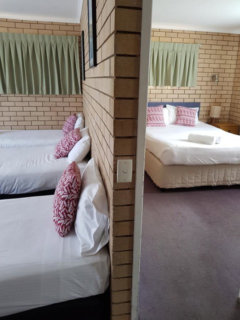 Twin Pines Motel - Holiday Cairns 7