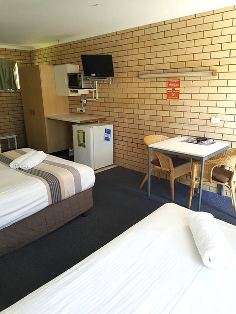 Twin Pines Motel - Holiday Cairns 2