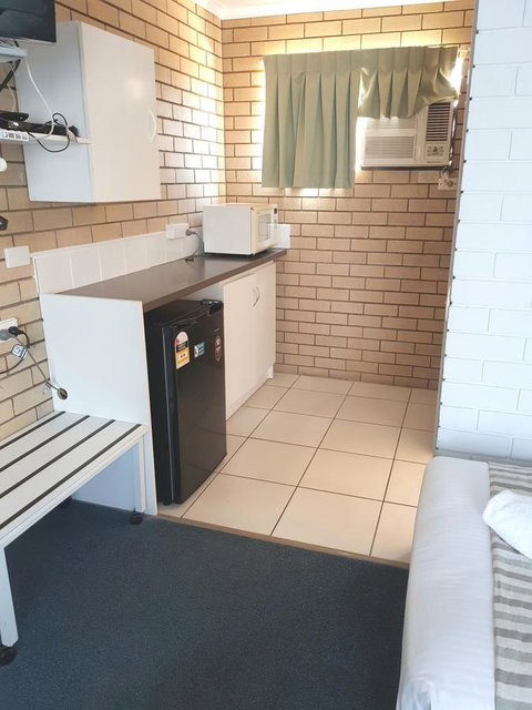 Twin Pines Motel - Holiday Cairns 12