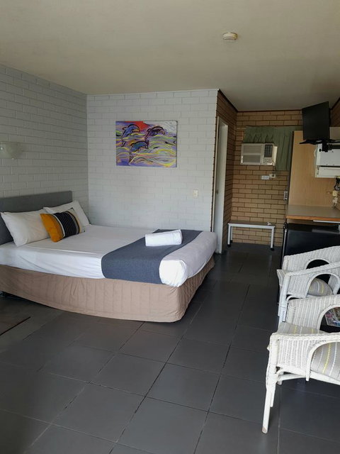 Twin Pines Motel - Holiday Cairns 18
