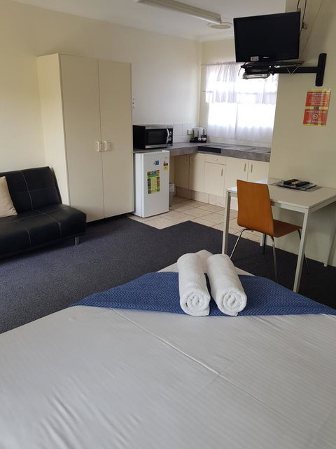 Twin Pines Motel - Holiday Cairns 15