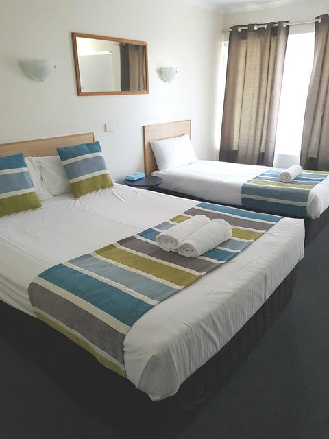 Twin Pines Motel - Holiday Cairns 11