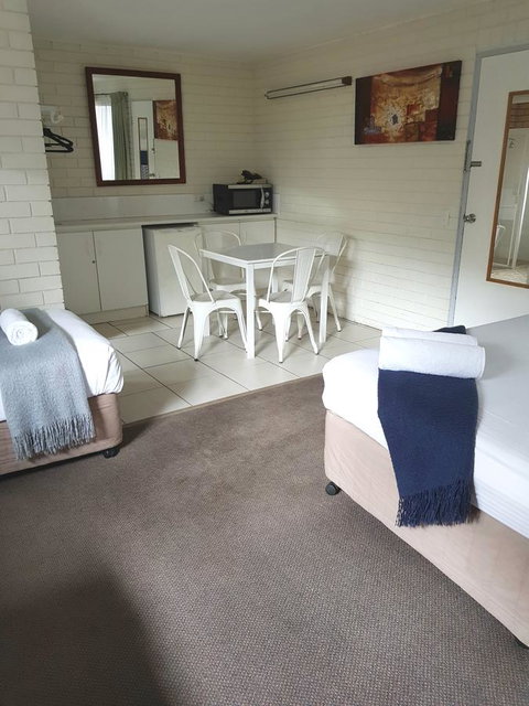 Twin Pines Motel - Holiday Cairns 8