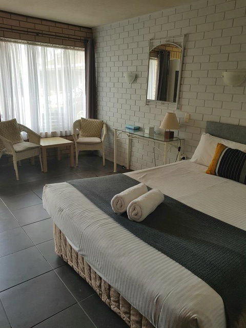 Twin Pines Motel - Holiday Cairns 17
