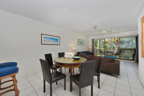 Seascape Holidays At Beachfront Terraces - Holiday Cairns 9