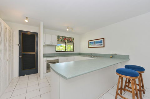 Seascape Holidays At Beachfront Terraces - Holiday Cairns 15
