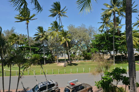 Seascape Holidays At Beachfront Terraces - Holiday Cairns 27