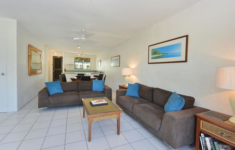 Seascape Holidays At Beachfront Terraces - Holiday Cairns 10