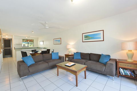Seascape Holidays At Beachfront Terraces - Holiday Cairns 11
