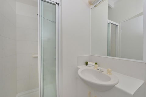 Seascape Holidays At Beachfront Terraces - Holiday Cairns 7