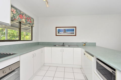 Seascape Holidays At Beachfront Terraces - Holiday Cairns 14
