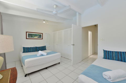 Seascape Holidays At Beachfront Terraces - Holiday Cairns 6