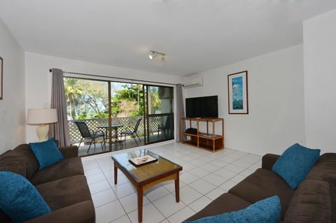 Seascape Holidays At Beachfront Terraces - Holiday Cairns 3