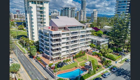 Surfers Chalet - Holiday Cairns 30