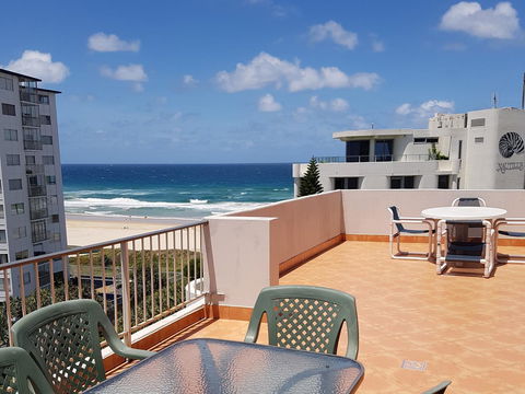 Surfers Chalet - Holiday Cairns 37
