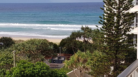 Surfers Chalet - Holiday Cairns 23