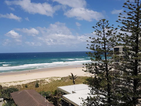 Surfers Chalet - Holiday Cairns 35