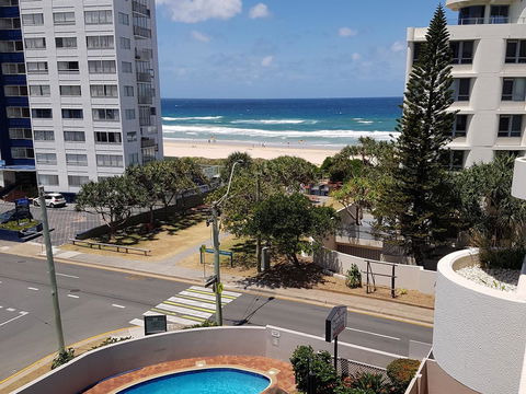Surfers Chalet - Holiday Cairns 31