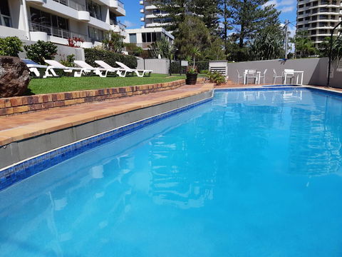 Surfers Chalet - Holiday Cairns 7