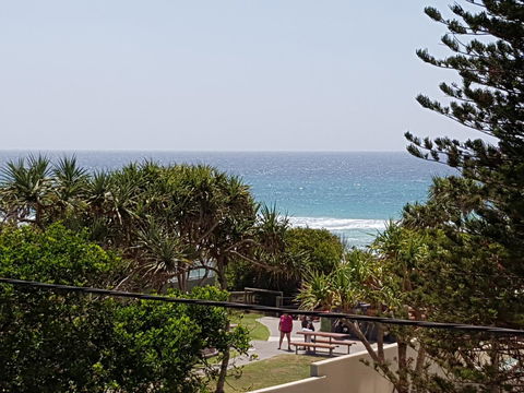 Surfers Chalet - Holiday Cairns 28