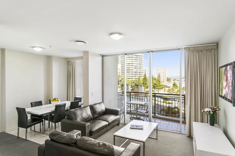 Mantra Towers Of Chevron - Holiday Cairns 24
