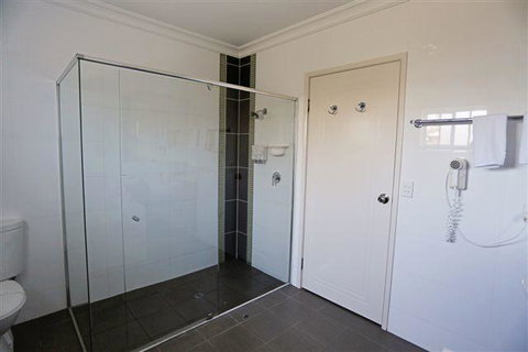 Drovers Motor Inn - Holiday Cairns 2