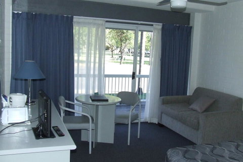 Dalby Manor Motor Inn - Holiday Cairns 37