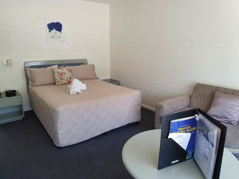 Dalby Manor Motor Inn - Holiday Cairns 7