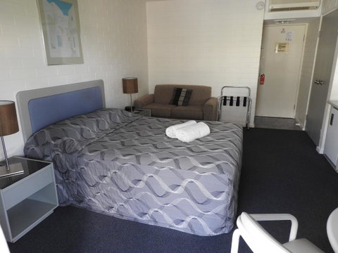 Dalby Manor Motor Inn - Holiday Cairns 11