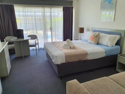 Dalby Manor Motor Inn - Holiday Cairns 8