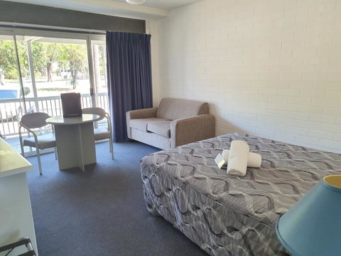 Dalby Manor Motor Inn - Holiday Cairns 1