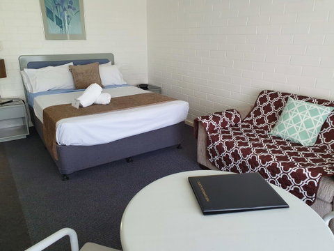 Dalby Manor Motor Inn - Holiday Cairns 9