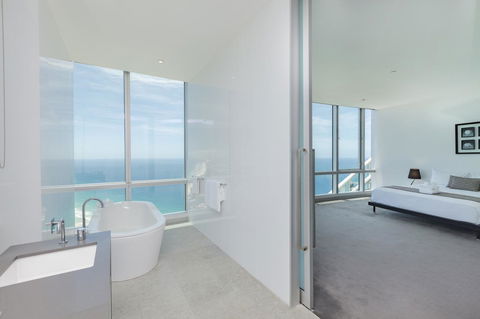 Q1 Resort & Spa - Official - Holiday Cairns 12