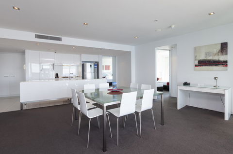 Q1 Resort & Spa - Official - Holiday Cairns 36
