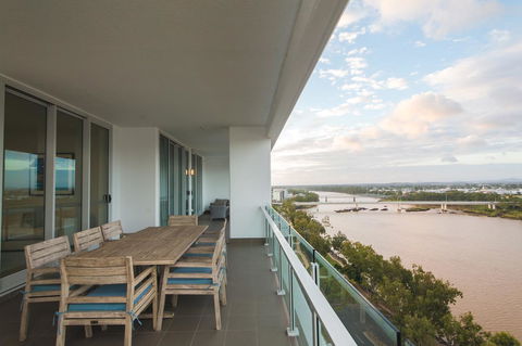 Empire Apartment Hotel Rockhampton - Holiday Cairns 1