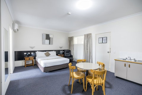 Emerald Maraboon Motor Inn - Holiday Cairns 26