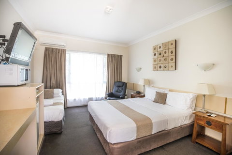 Emerald Maraboon Motor Inn - Holiday Cairns 40