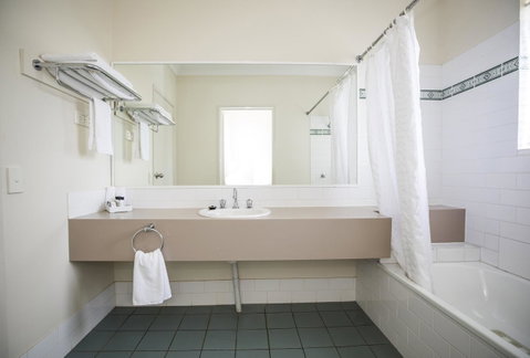 Emerald Maraboon Motor Inn - Holiday Cairns 25