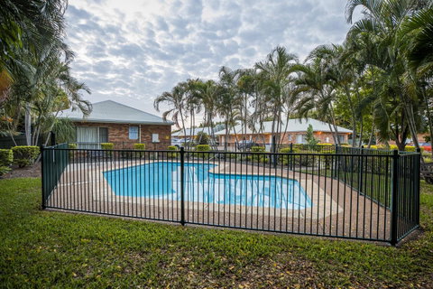 Emerald Maraboon Motor Inn - Holiday Cairns 11